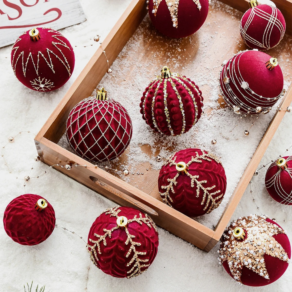 Bolas de Natal Pintadas e de Pelúcia Vermelhas para Árvore de Natal